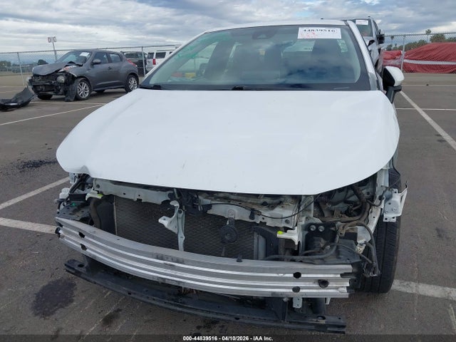JTDEPMAE1MJ186506 Toyota COROLLA LE