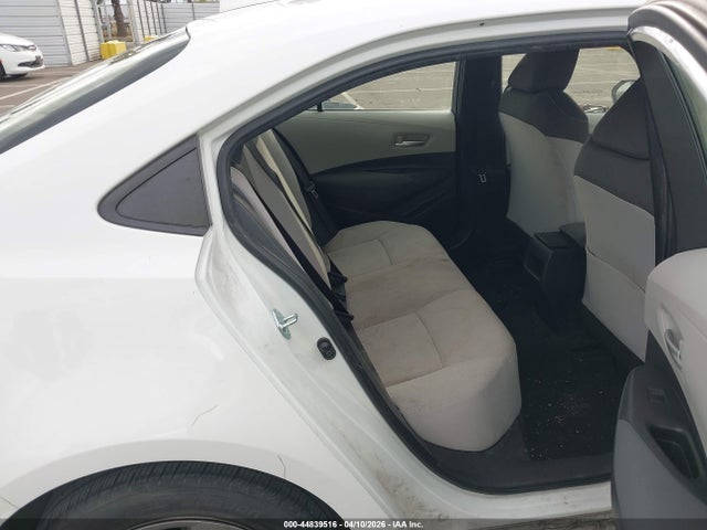 JTDEPMAE1MJ186506 Toyota COROLLA LE