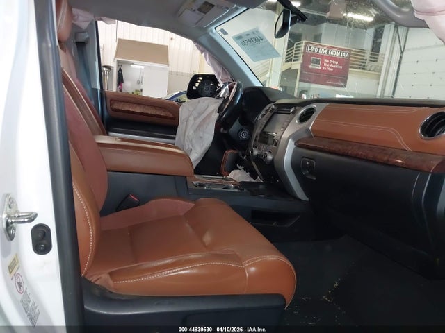 5TFAY5F14GX559076 Toyota Tundra 1794 5.7l V8