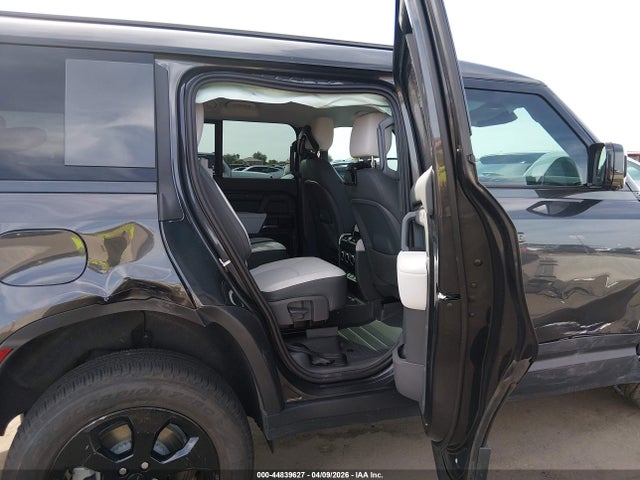 SALEJFFU0T2490599 Land Rover Defender P300 S
