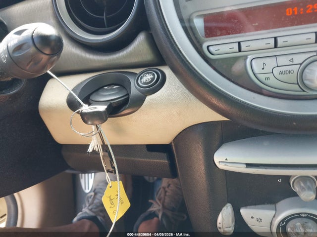 2010 MINI COOPER S WMWMF7C55ATX45890 Photo 10