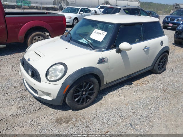 2010 MINI COOPER S WMWMF7C55ATX45890 Photo 1