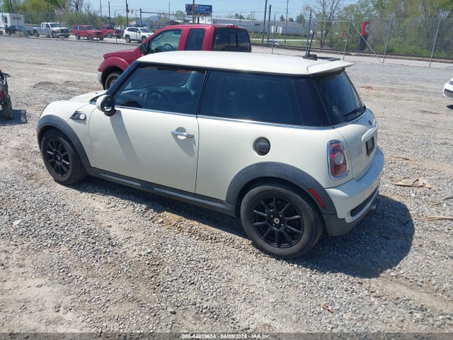 2010 MINI COOPER S WMWMF7C55ATX45890 Photo 2