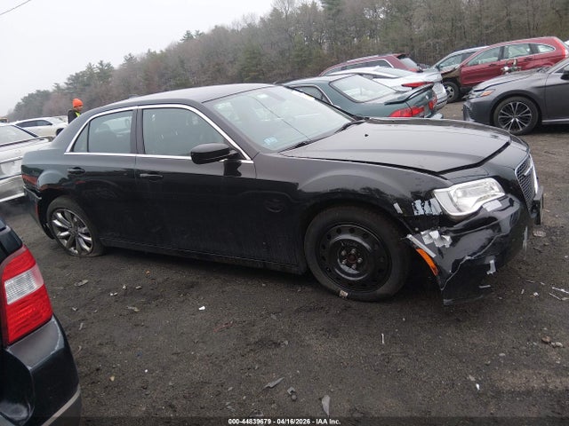 44839679 :رقم المزاد ، 2C3CCARG2HH648574 vin ، 2017 Chrysler 300 Limited Awd مزاد بيع