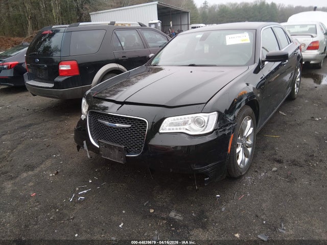 44839679 :رقم المزاد ، 2C3CCARG2HH648574 vin ، 2017 Chrysler 300 Limited Awd مزاد بيع