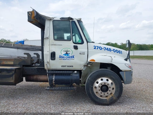 44839696 :رقم المزاد ، 1HTMMAAN23H582178 vin ، 2003 International 4000 4300 مزاد بيع