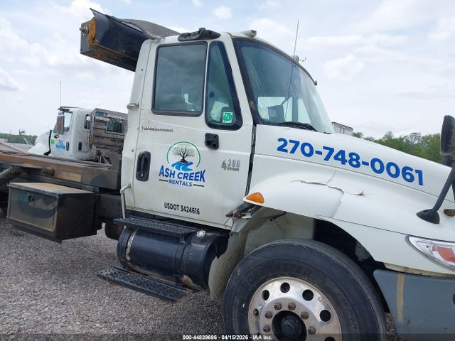 44839696 :رقم المزاد ، 1HTMMAAN23H582178 vin ، 2003 International 4000 4300 مزاد بيع