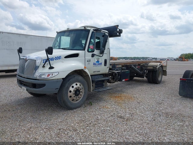 44839696 :رقم المزاد ، 1HTMMAAN23H582178 vin ، 2003 International 4000 4300 مزاد بيع