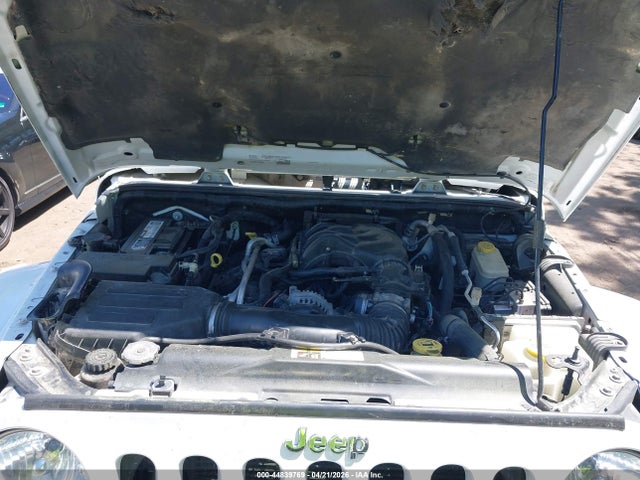 44839769 :رقم المزاد ، 1C4BJWEG3FL610562 vin ، 2015 Jeep Wrangler Unlimited Sahara مزاد بيع