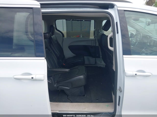 Продажа на аукционе авто 2020 Chrysler Voyager Lxi, vin: 2C4RC1DG9LR268289, номер лота: 44839770