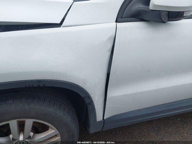 WVGAV7AX5GW582545 Volkswagen TIGUAN S