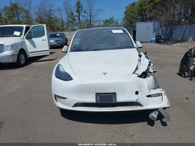 Продажа на аукционе авто 2023 Tesla Model Y Awd/long Range Dual Motor All-wheel Drive, vin: 7SAYGDEE5PF763477, номер лота: 44840019