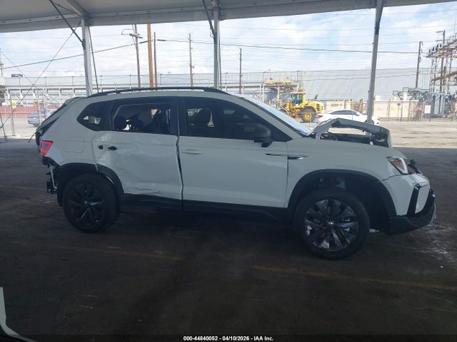 Продаж на аукціоні авто 2022 Volkswagen Taos 1.5t S, vin: 3VVCX7B22NM029392, номер лоту: 44840052