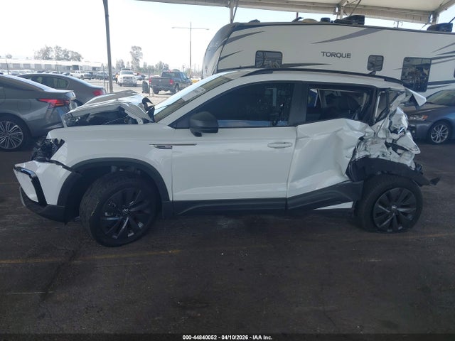 Продаж на аукціоні авто 2022 Volkswagen Taos 1.5t S, vin: 3VVCX7B22NM029392, номер лоту: 44840052