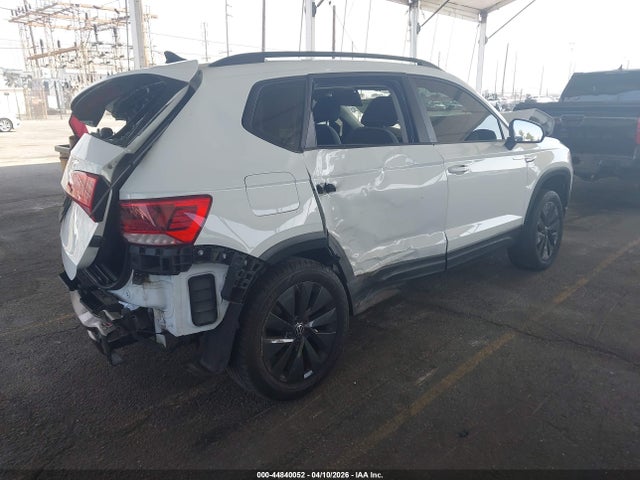 Продаж на аукціоні авто 2022 Volkswagen Taos 1.5t S, vin: 3VVCX7B22NM029392, номер лоту: 44840052