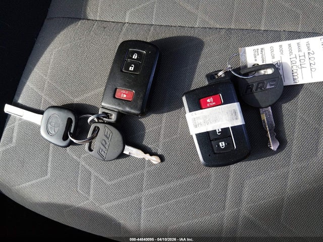 44840095 :رقم المزاد ، 3TMCZ5AN4LM327125 vin ، 2020 Toyota Tacoma Trd Off-road مزاد بيع