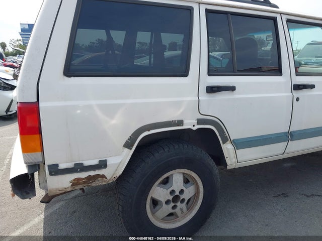 44840162 :رقم المزاد ، 1J4FT68SXXL519814 vin ، 1999 Jeep Cherokee Classic/sport مزاد بيع