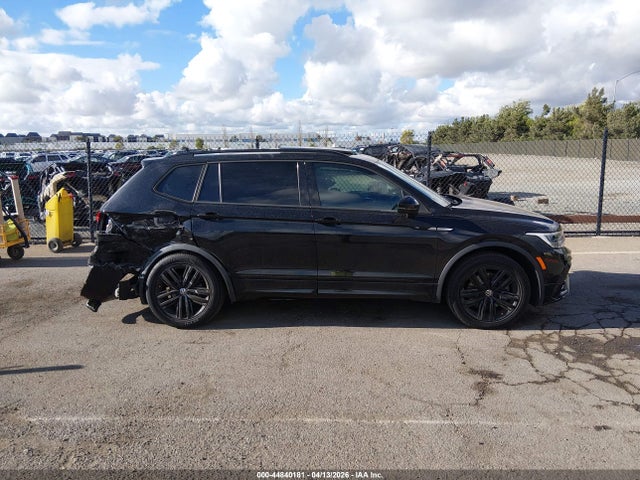 3VVCB7AX4NM140165 Volkswagen Tiguan 2.0t Se R-line Black