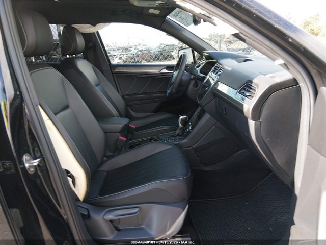 3VVCB7AX4NM140165 Volkswagen Tiguan 2.0t Se R-line Black