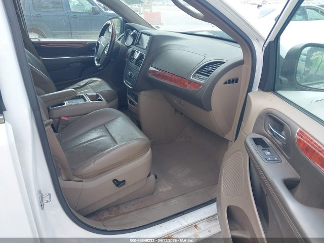 44840232 :رقم المزاد ، 2C4RC1GG7FR529144 vin ، 2015 Chrysler Town & Country Limited Platinum مزاد بيع