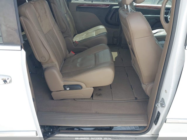 44840232 :رقم المزاد ، 2C4RC1GG7FR529144 vin ، 2015 Chrysler Town & Country Limited Platinum مزاد بيع