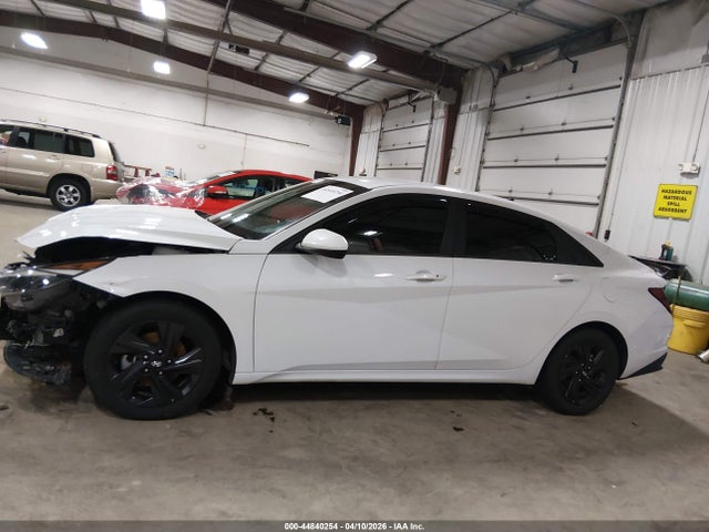 2022 Hyundai Elantra Sel მანქანა იყიდება აუქციონზე, vin: 5NPLM4AG8NH068268, აუქციონის ნომერი: 44840254