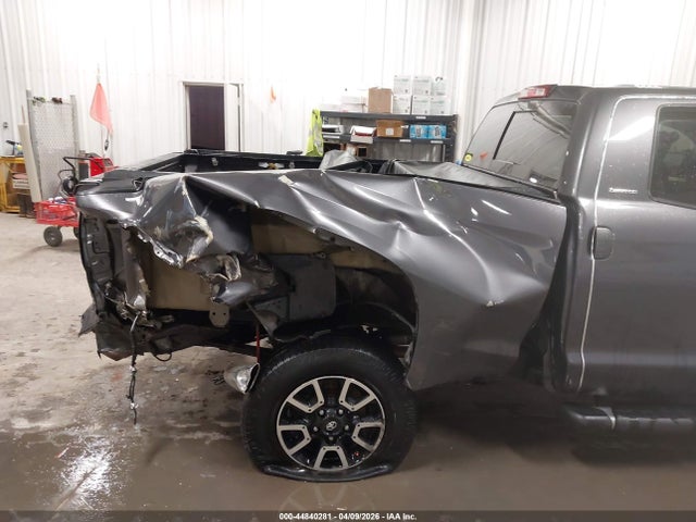 Продаж на аукціоні авто 2018 Toyota Tundra Limited 5.7l V8, vin: 5TFBW5F19JX695186, номер лоту: 44840281