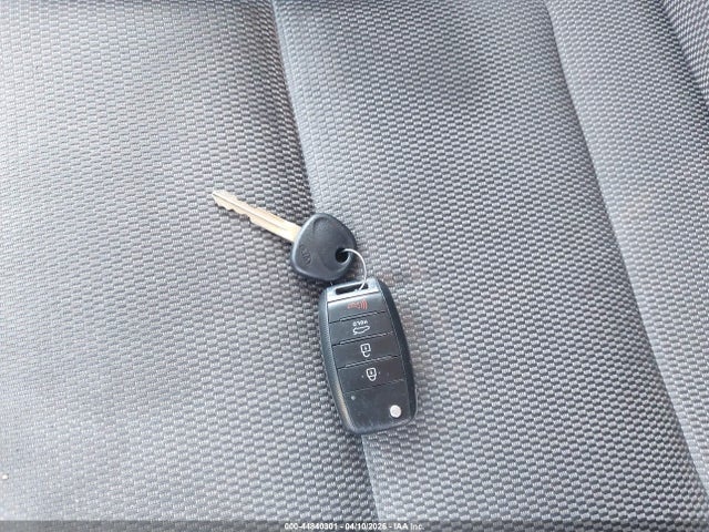44840301 :رقم المزاد ، 3KPFK4A73HE043855 vin ، 2017 Kia Forte Lx مزاد بيع