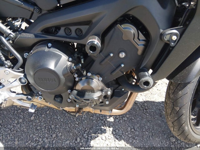 44840315 :رقم المزاد ، JYARN53E7JA002820 vin ، 2018 Yamaha Mt09 مزاد بيع