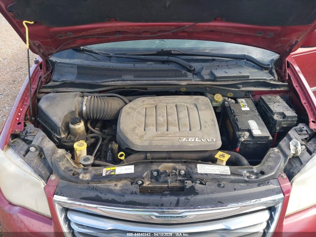 2013 Chrysler Town & Country Touring მანქანა იყიდება აუქციონზე, vin: 2C4RC1BG2DR696533, აუქციონის ნომერი: 44840342