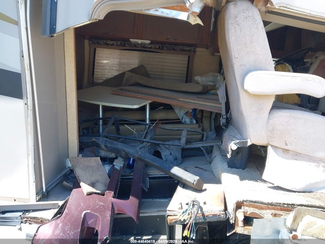 44840419 :رقم المزاد ، 1F64F5DY8D0A13021 vin ، 2013 Ford F53 مزاد بيع