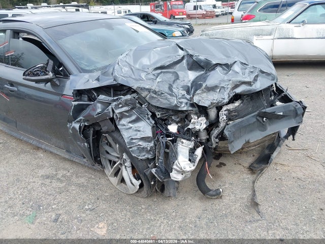 2019 Audi A5 45 Premium მანქანა იყიდება აუქციონზე, vin: WAUENCF59KA099889, აუქციონის ნომერი: 44840461