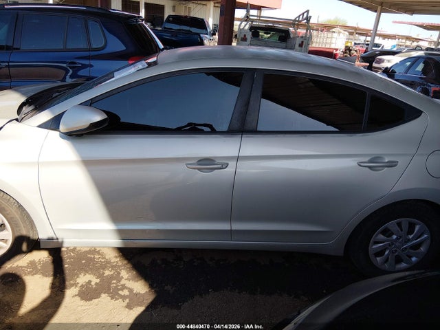 KMHD74LF5HU077760 Hyundai ELANTRA SE
