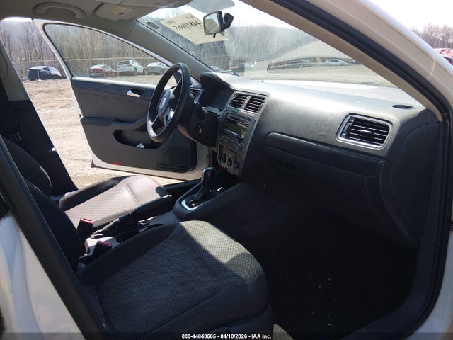 Продаж на аукціоні авто 2011 Volkswagen Jetta 2.0l S, vin: 3VW2K7AJ1BM306284, номер лоту: 44840665