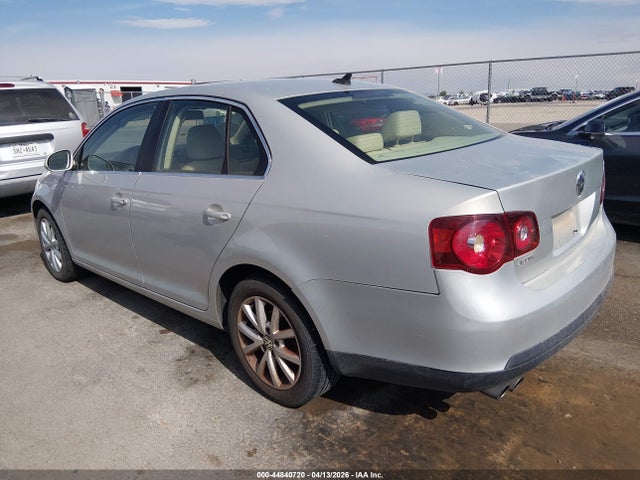 2010 VOLKSWAGEN JETTA 3VWRX7AJ7AM039778 Photo 2