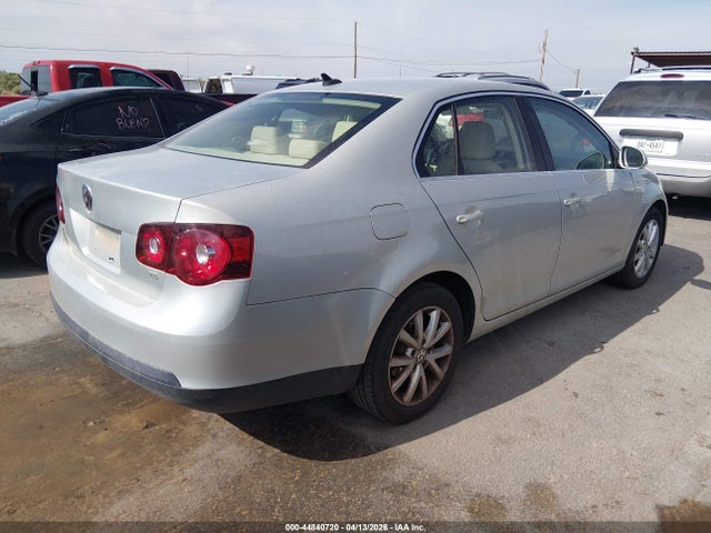2010 VOLKSWAGEN JETTA 3VWRX7AJ7AM039778 Photo 3
