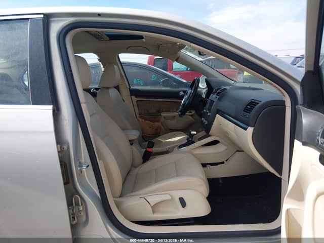 2010 VOLKSWAGEN JETTA 3VWRX7AJ7AM039778 Photo 4