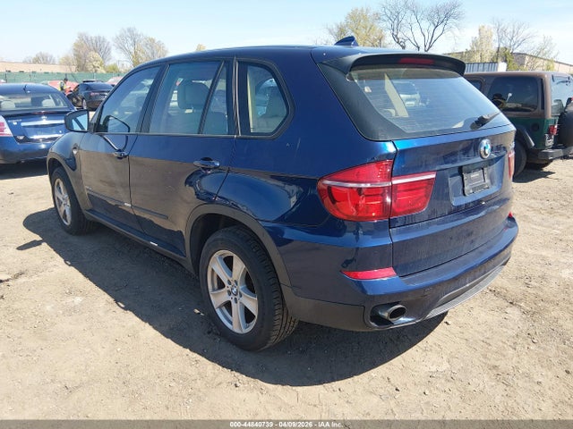 2011 BMW X5 5UXZV4C51BL739241 Photo 2