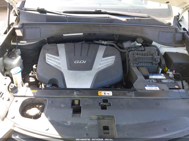 KM8SNDHF4HU174955 Hyundai Santa Fe Se