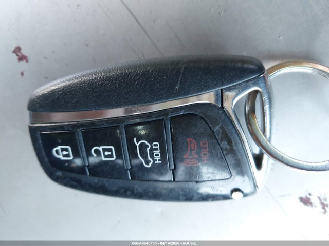 KM8SNDHF4HU174955 Hyundai Santa Fe Se