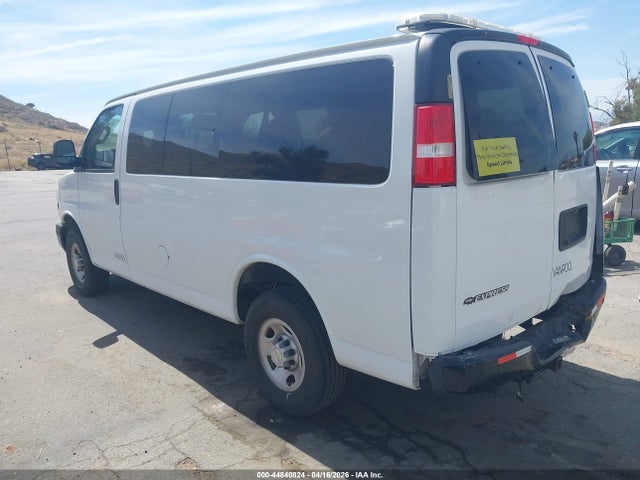Продаж на аукціоні авто 2022 Chevrolet Express Passenger Rwd 3500 Regular Wheelbase Ls, vin: 1GAZGLFP5N1186525, номер лоту: 44840824