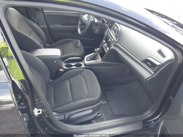 2020 Hyundai Elantra Se მანქანა იყიდება აუქციონზე, vin: 5NPD74LF2LH563675, აუქციონის ნომერი: 44840839