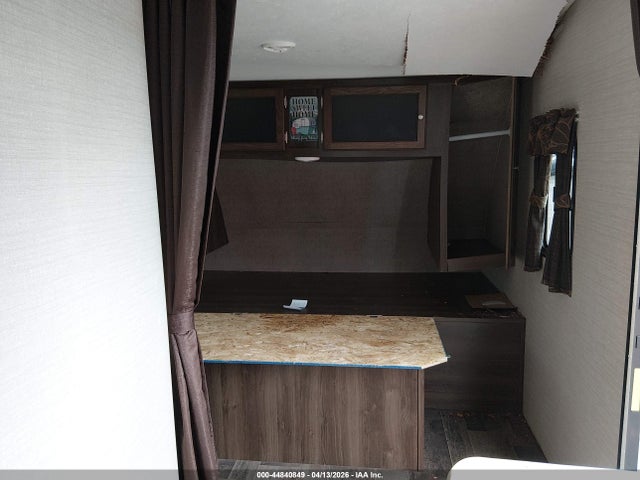 4YDT21027HX424578 Keystone Bullet 210rud
