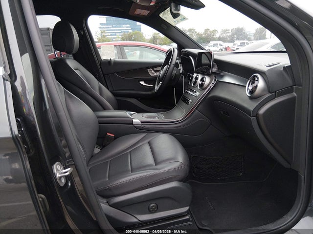 44840862 :رقم المزاد ، WDC0G8DBXLF719239 vin ، 2020 Mercedes-benz Glc 300 مزاد بيع