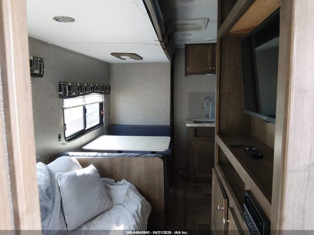 Продажа на аукционе авто 2019 Coleman Lantern, vin: 4YDT28527KH934285, номер лота: 44840940