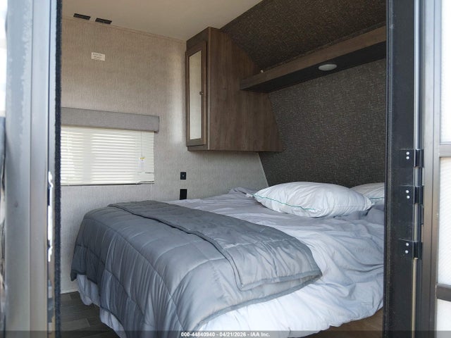 Продажа на аукционе авто 2019 Coleman Lantern, vin: 4YDT28527KH934285, номер лота: 44840940