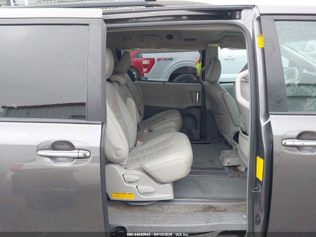 Aukcja sprzedaży 2014 Toyota Sienna Xle V6 8 Passenger, vin: 5TDYK3DC0ES443661, numer aukcji: 44840943