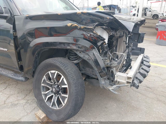 3TMBZ5DN9NM033956 Toyota Tacoma Trd Sport