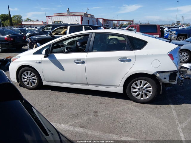 Toyota PRIUS PLUG-IN 2014 JTDKN3DP0E3053483 Image 15