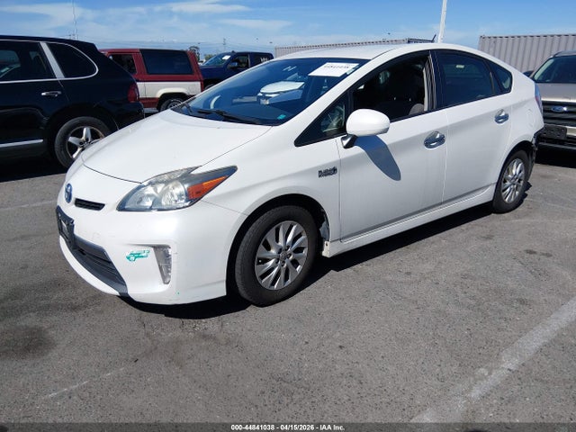 Toyota PRIUS PLUG-IN 2014 JTDKN3DP0E3053483 Image 2